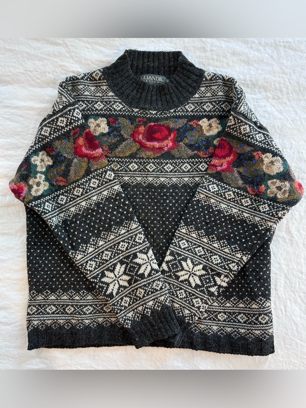 VINTAGE Icelandic Design 100% Wool Charcoal Grey Floral Sweater ~ Size Medium